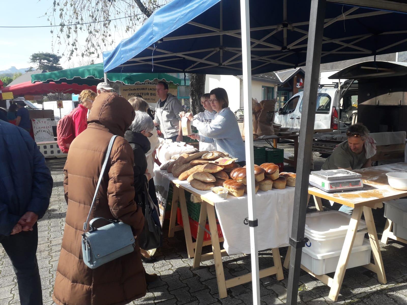 🌿 Une soirée festive au Marché bio d’Orcet : Saveurs, musique et convivialité au rendez-vous ! 🌿